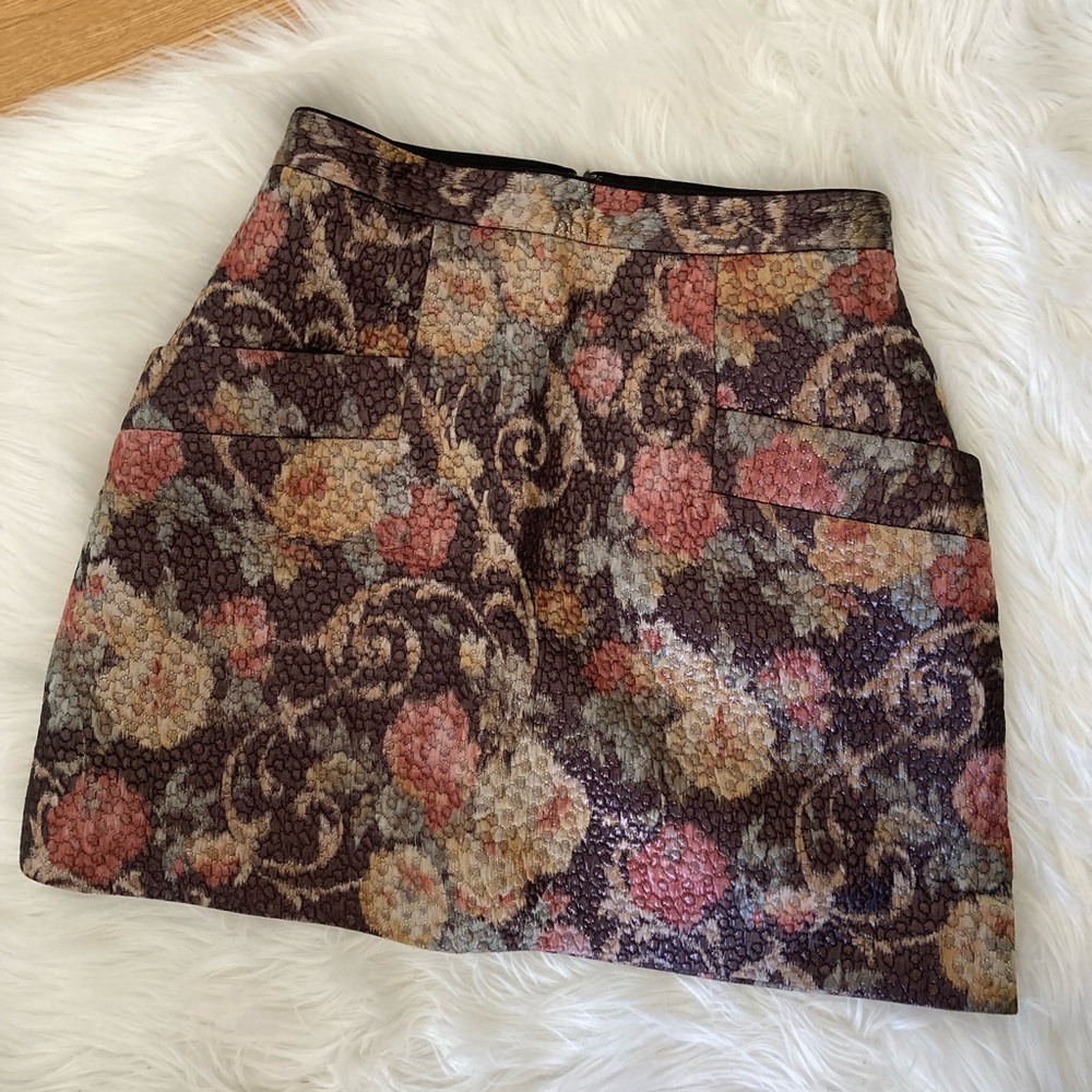 Club Monaco Floral Quilted Mini Skirt (with pockets) - Size 2 - Black/Metallic